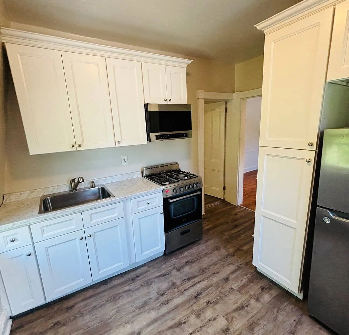 1 bed, 1.0 bath, $2,575 — Photo 3