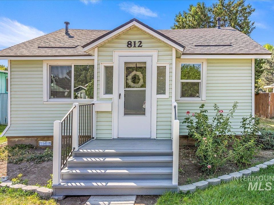 1st image of 812 7th Ave S