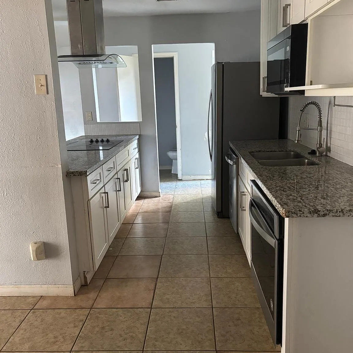 4 bed, 4.0 bath, 1364 sqft, $1,800 — Photo 3