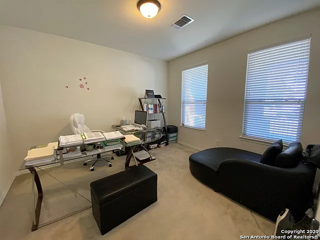 5 bed, 2.5 bath, 3426 sqft, $2,925 — Photo 4