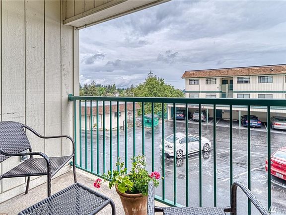 5th image of 1588 Naval Ave APT 4