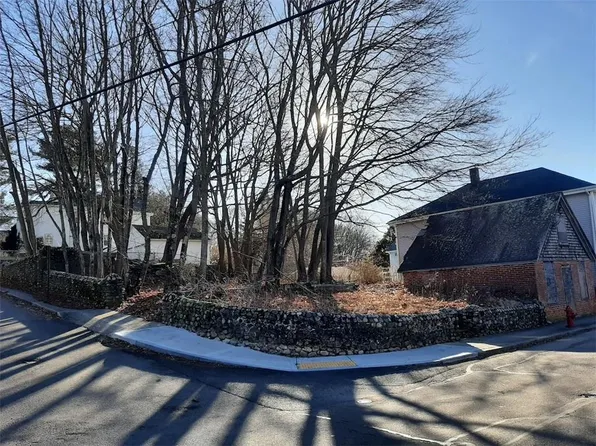 30 Pierce St, Westerly, RI 02891
