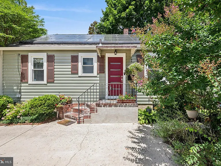 247 W Franklin Ave — Photo 2