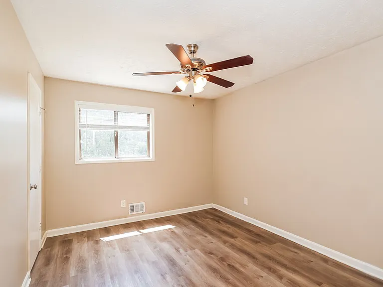 4140 Hawkins Xing — Photo 14
