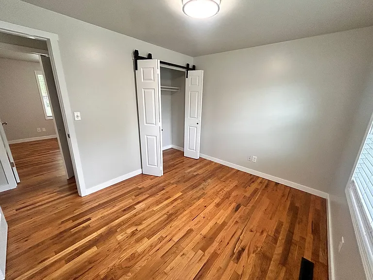 1927 E Marshall Ave — Photo 9