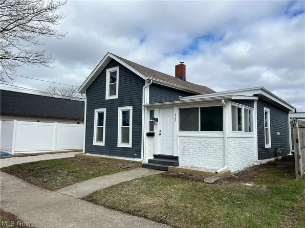 328 Sandusky St, Conneaut, OH 44030