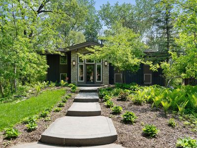 220 Meadow Ln N, Golden Valley, MN, 55422