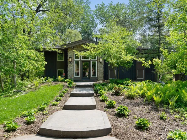 220 Meadow Ln N, Golden Valley, MN 55422