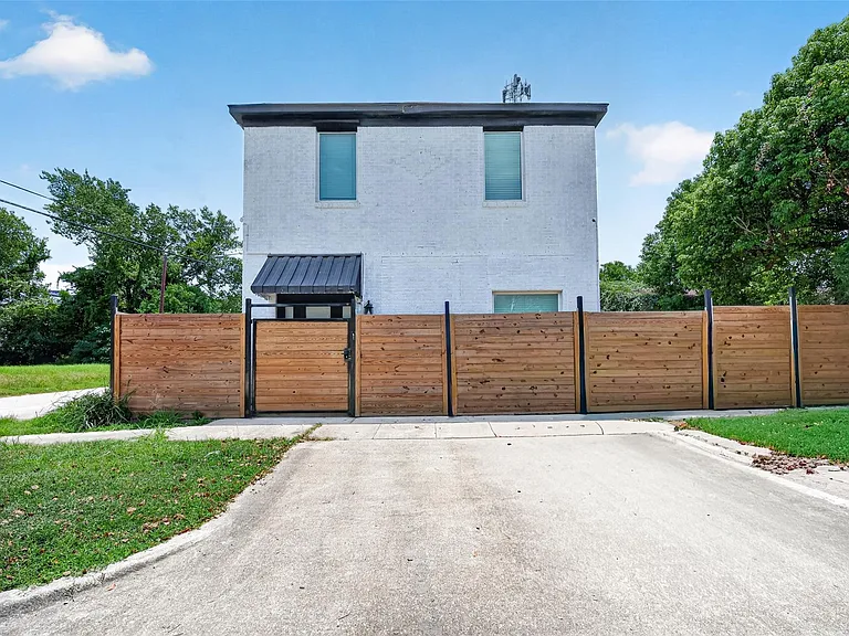 3701 Hutchins St — Photo 2