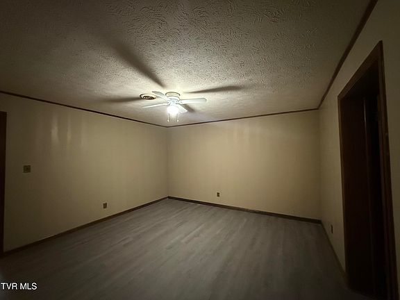 4th image of 1204 Bloomingdale Pike