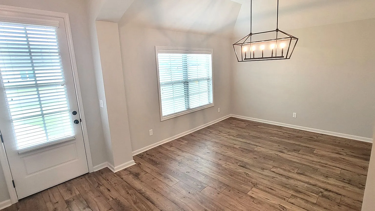 Beautiful 4 Bedroom 2 Bath Home In The Desirable Hedgefield Subdivision In Prattville. — Photo 4