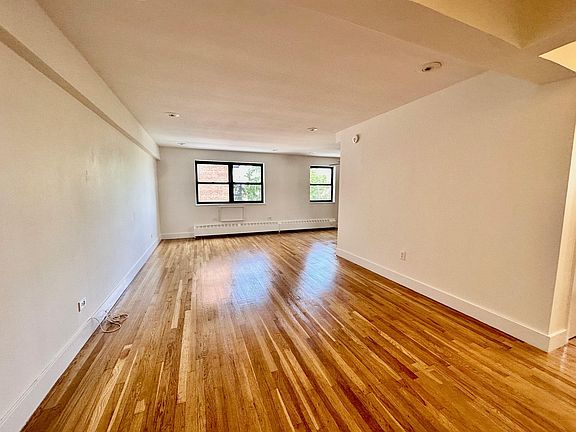 3rd image of 14945 Northern Blvd APT 3T