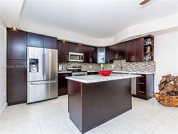 3rd image of 5025 SW 98th Avenue Rd