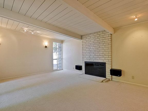 4th image of 15 Roosevelt Cir