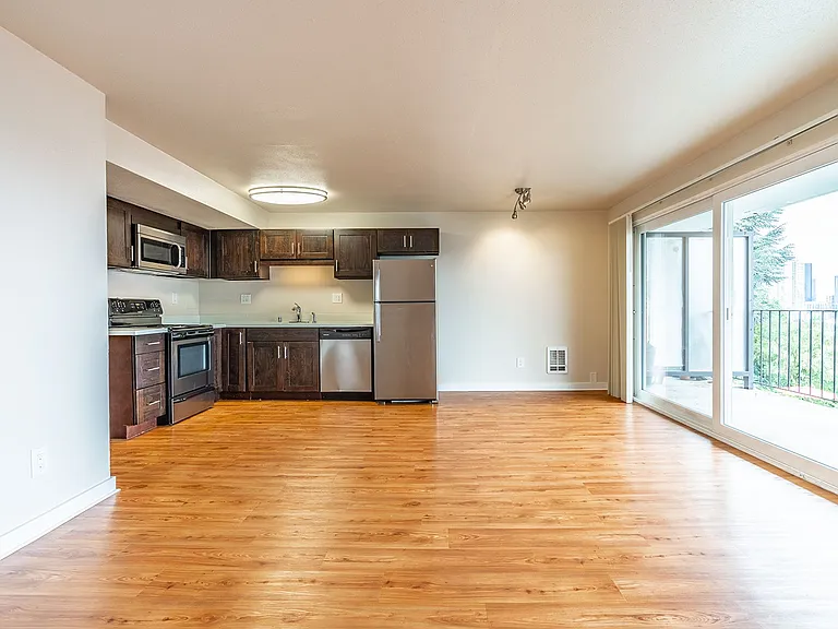 727 Bellevue Ave E — Photo 3