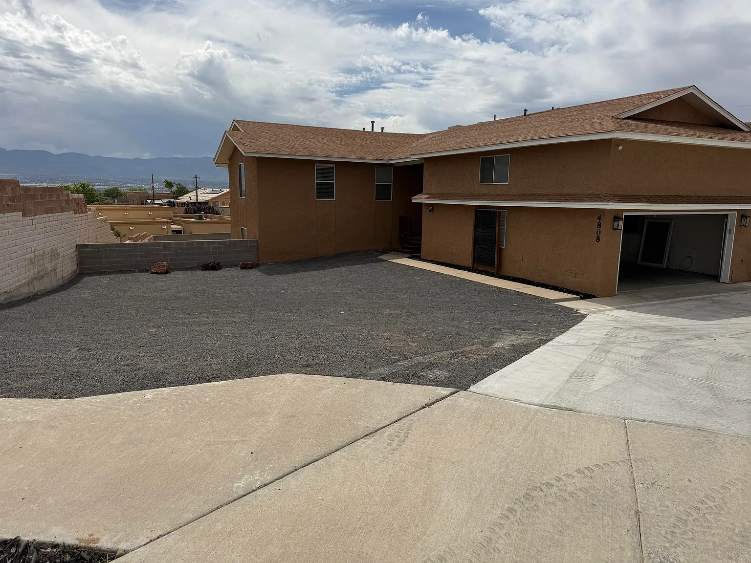 4 bed, 6.0 bath, 4136 sqft, $3,599 — Photo 1