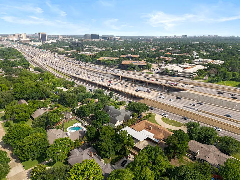 6545 Lyndon B Johnson Fwy — Photo 41