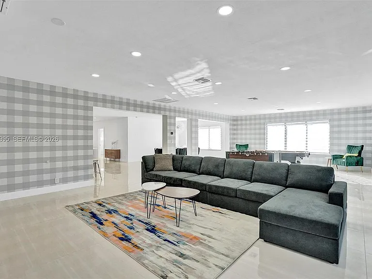 1141 N Northlake Dr — Photo 67