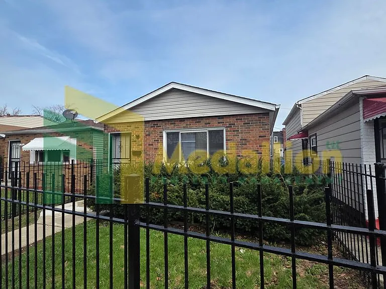10637 S Cottage Grove Ave — Photo 2