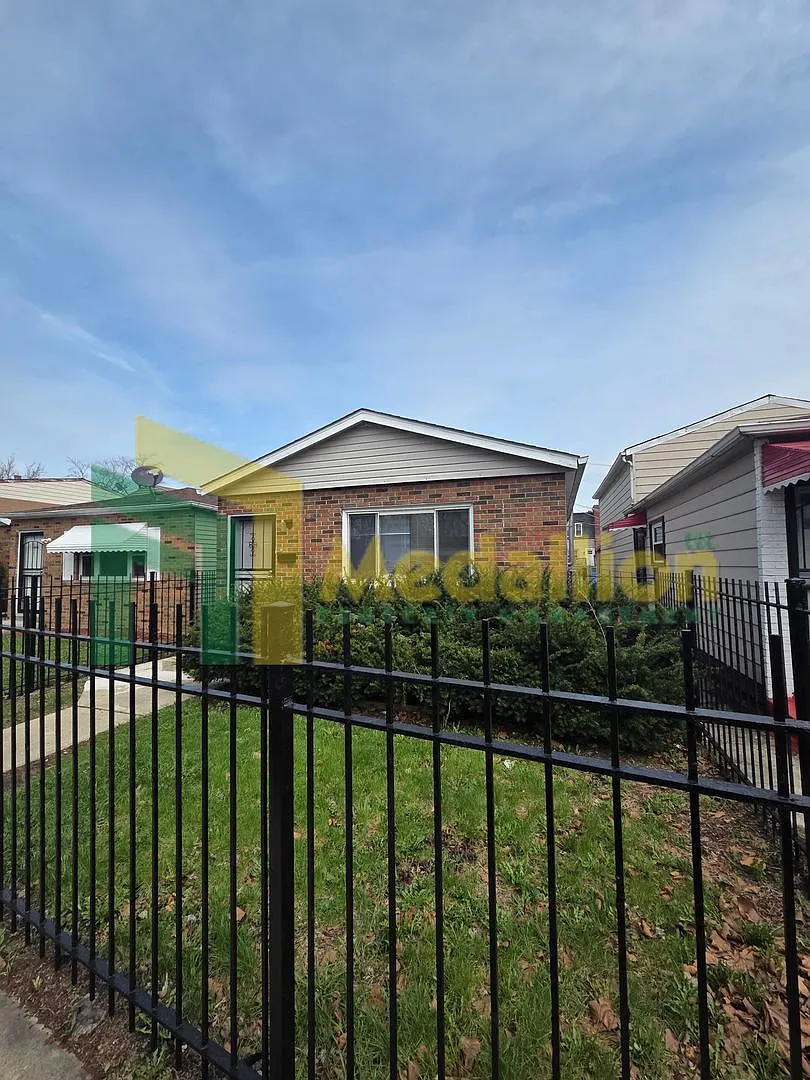 Building Photo - 10637 S Cottage Grove Ave