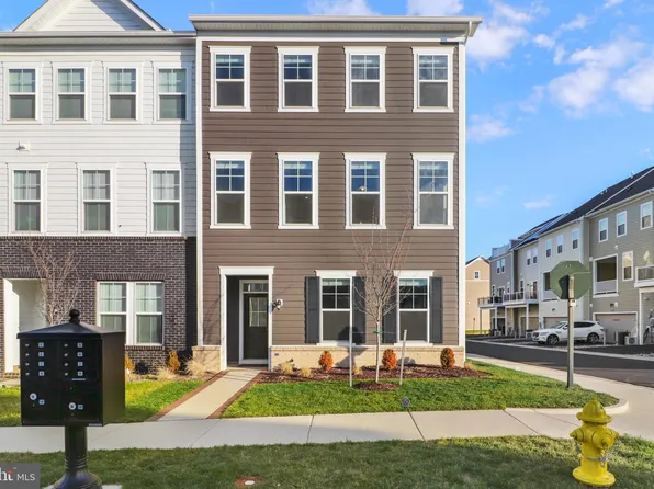 17789 Osprey Harbor Ln, Dumfries, VA 22026