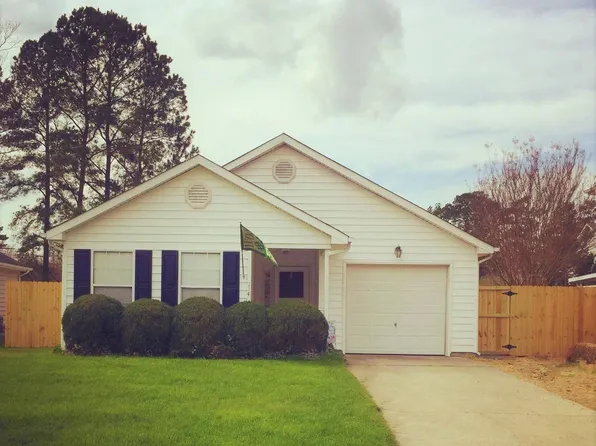 114 Vivian Ct, Yorktown, VA 23690