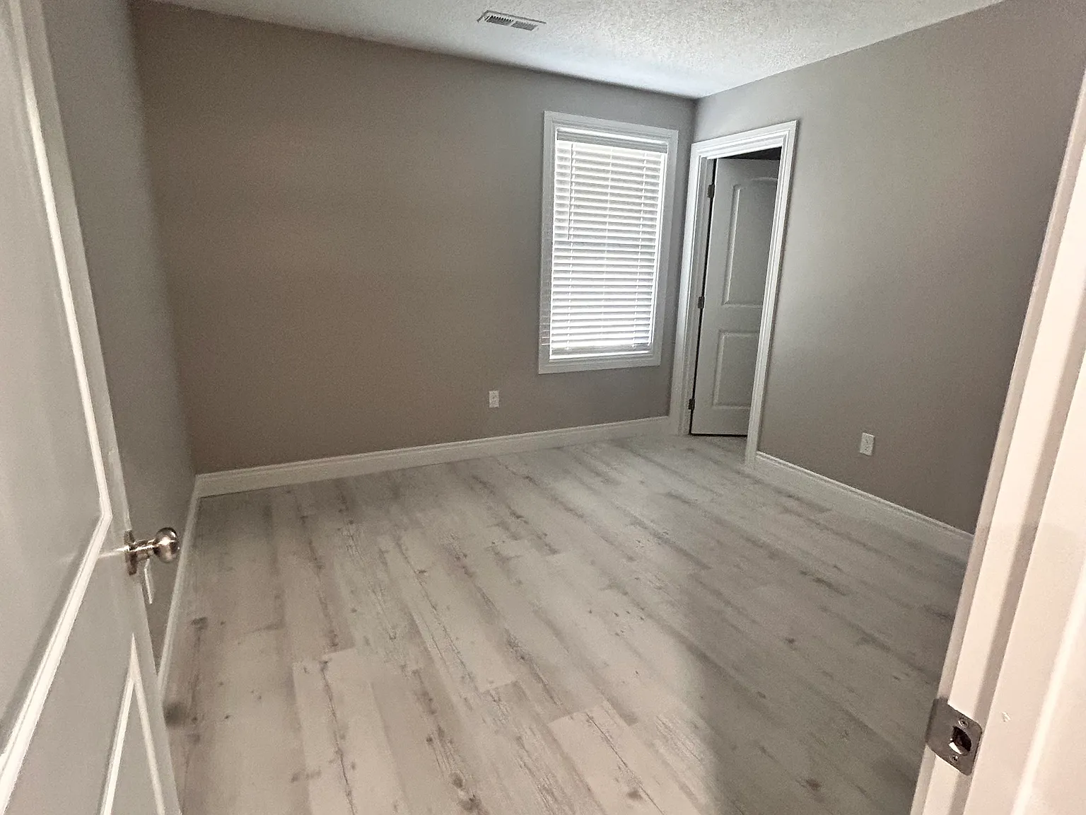 4 bed, 2.5 bath, 1500 sqft, $1,800 — Photo 3