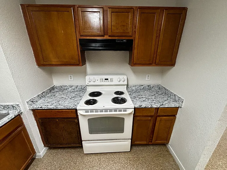 904 E Avenue C #A — Photo 5