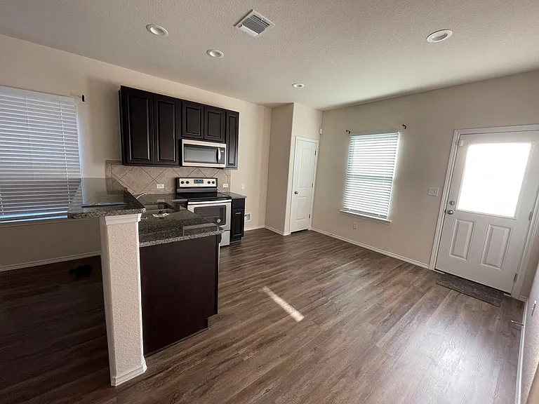141 Buttercup Bnd — Photo 15