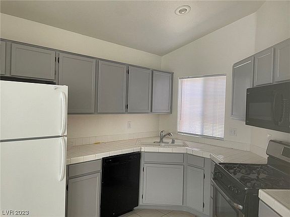 3rd image of 5832 Meadow Dale Dr