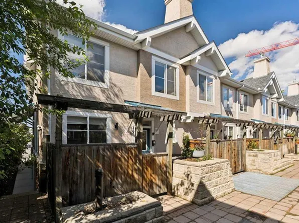 2001 S 34th Ave SW #12, Calgary, AB T2T 2C4