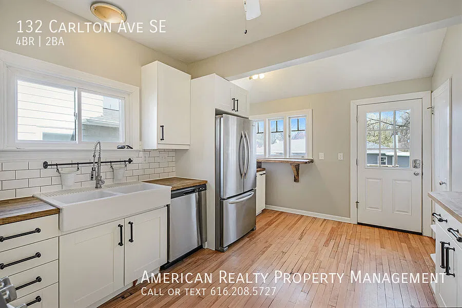 4 bed, 1.5 bath, 1900 sqft, $2,400 — Photo 3