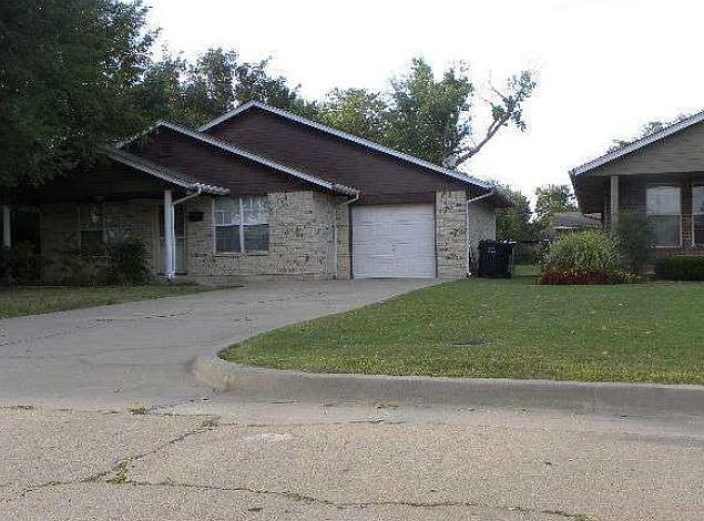 2nd image of 225 NW 83rd St