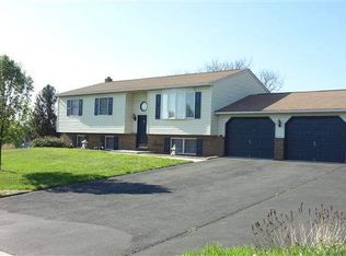 2 Wild Rose Ln, Mechanicsburg, PA 17050