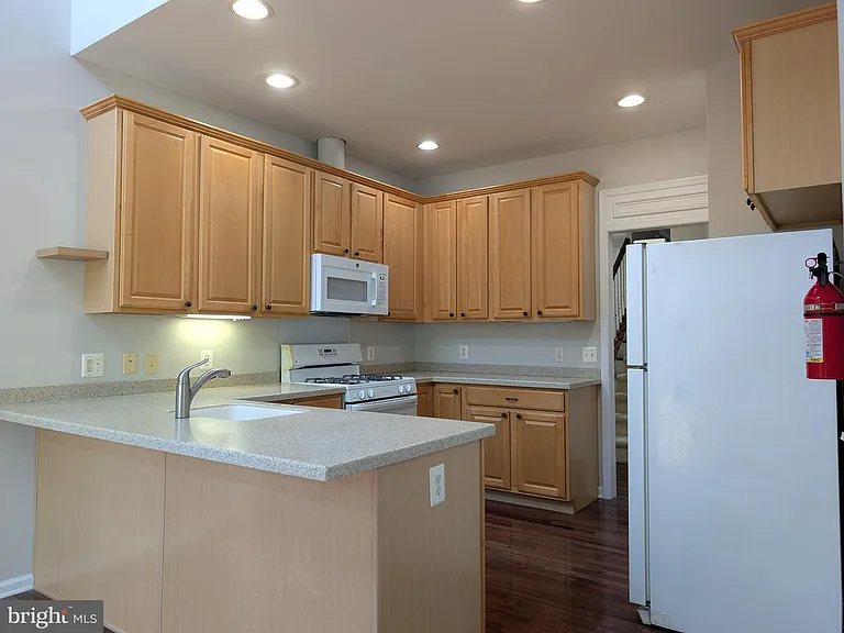 33 Trewbridge Ct — Photo 8