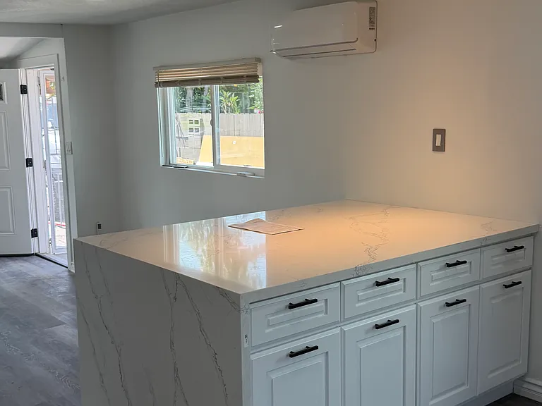 2513 W Occidental St — Photo 2