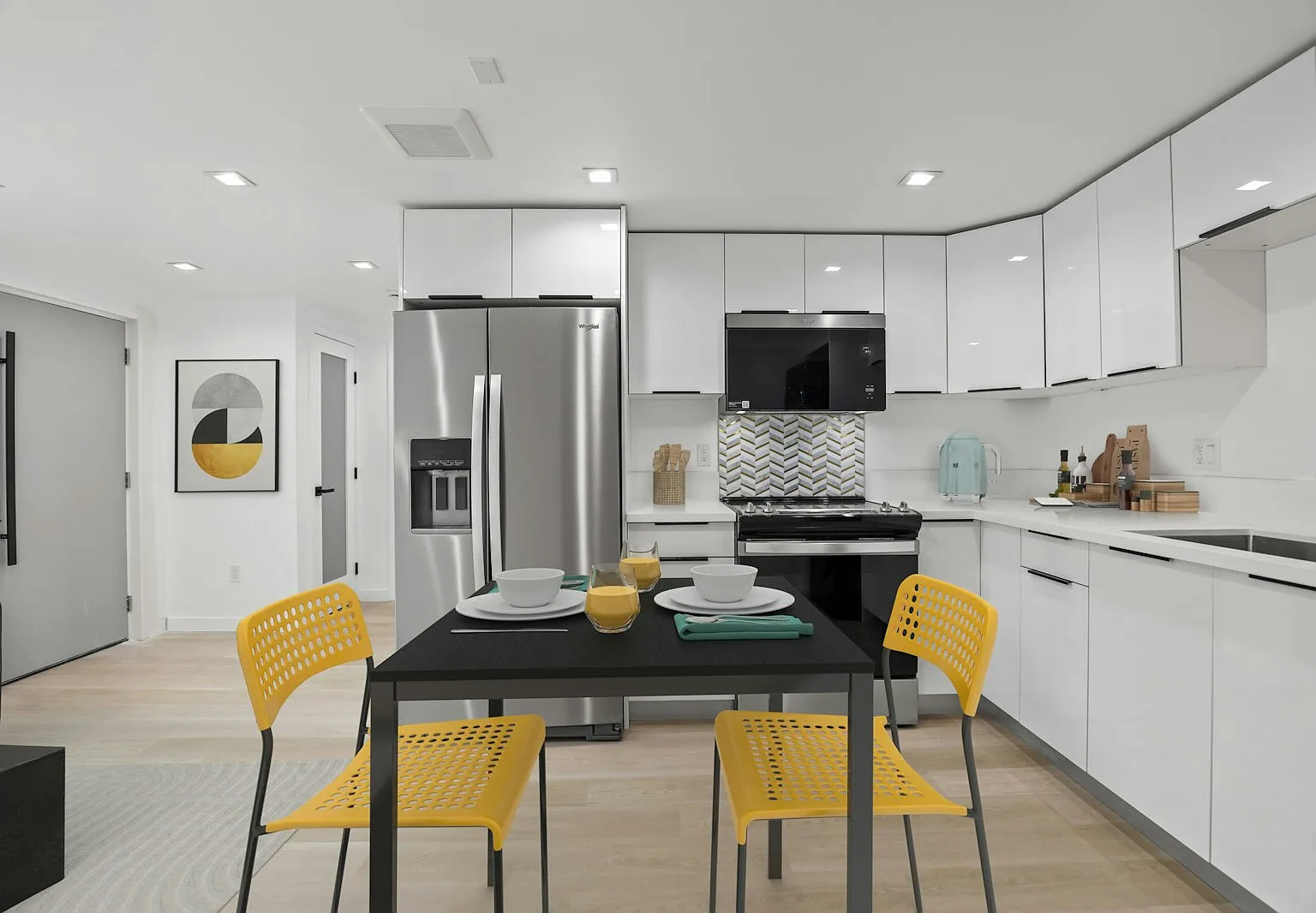 2561 W Avenue 30 — Photo 4
