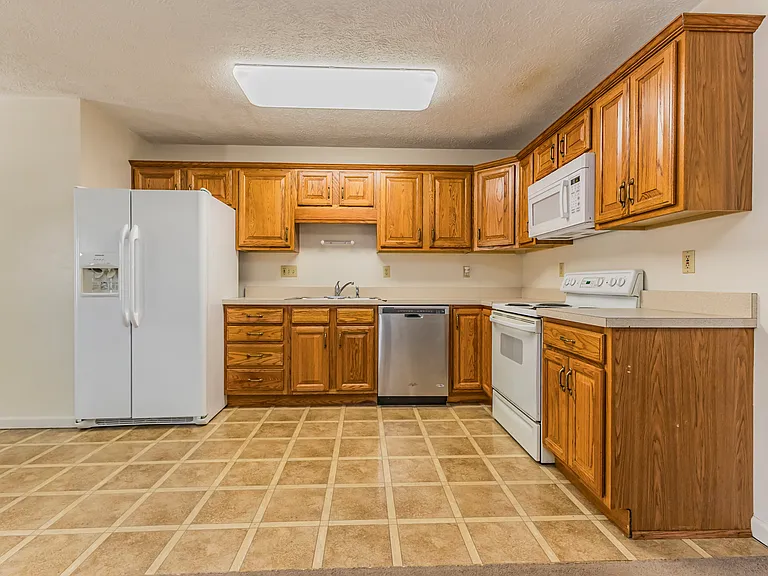 1620 W Jackson St — Photo 7