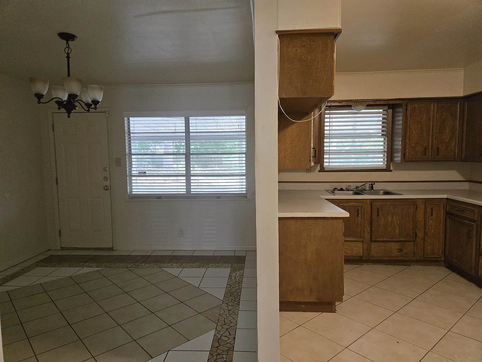 3 bed, 1.5 bath, 1500 sqft, $1,200 — Photo 2