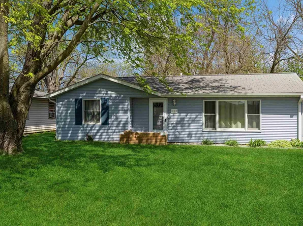 325 16th Ave, Silvis, IL 61282