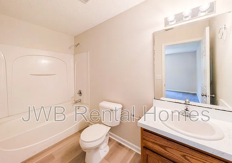 4373 Melissa Ct W — Photo 10
