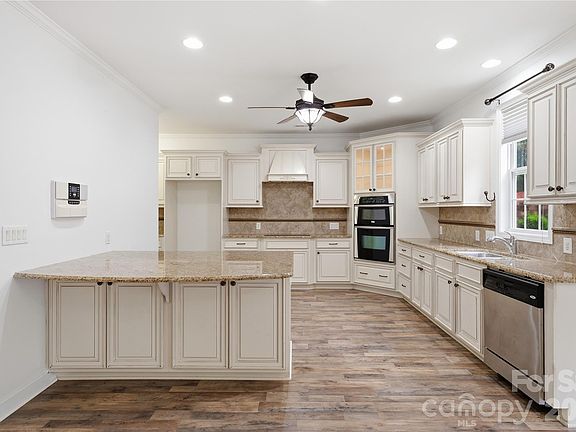 4th image of 6405 Chadwell Ct