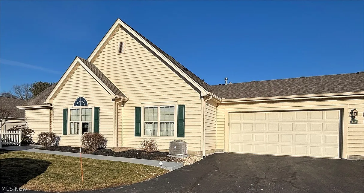 147 Village Ct photo 1