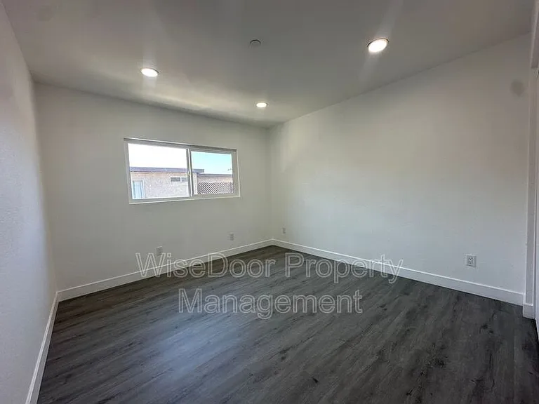810 S Flower St #1 — Photo 9