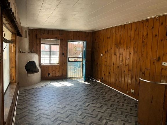 3rd image of 302 1/2 San Pablo St NE