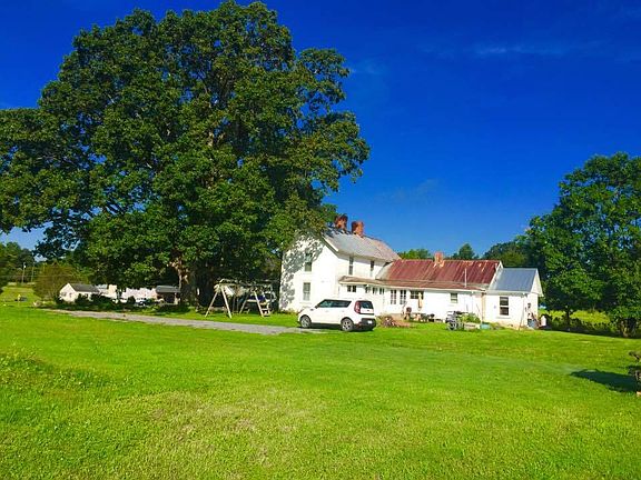 nice side and back acreage