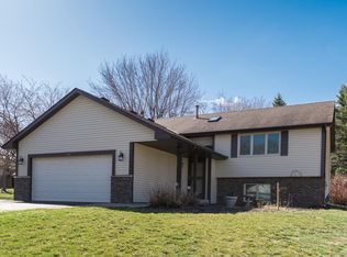 712 N Hay Lake Rd, Eagan, MN 55123