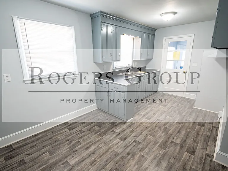 815 Eastway Dr — Photo 2