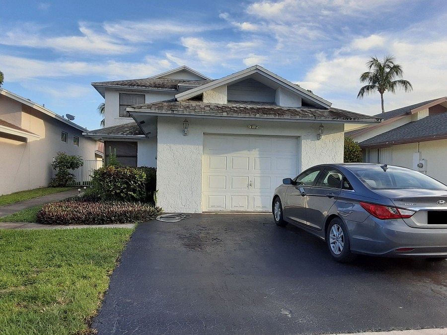 1st image of 506 Lakeside Cir