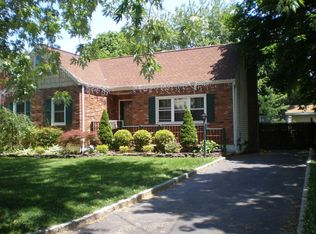 23 Minerva Ln, Centereach, NY 11720